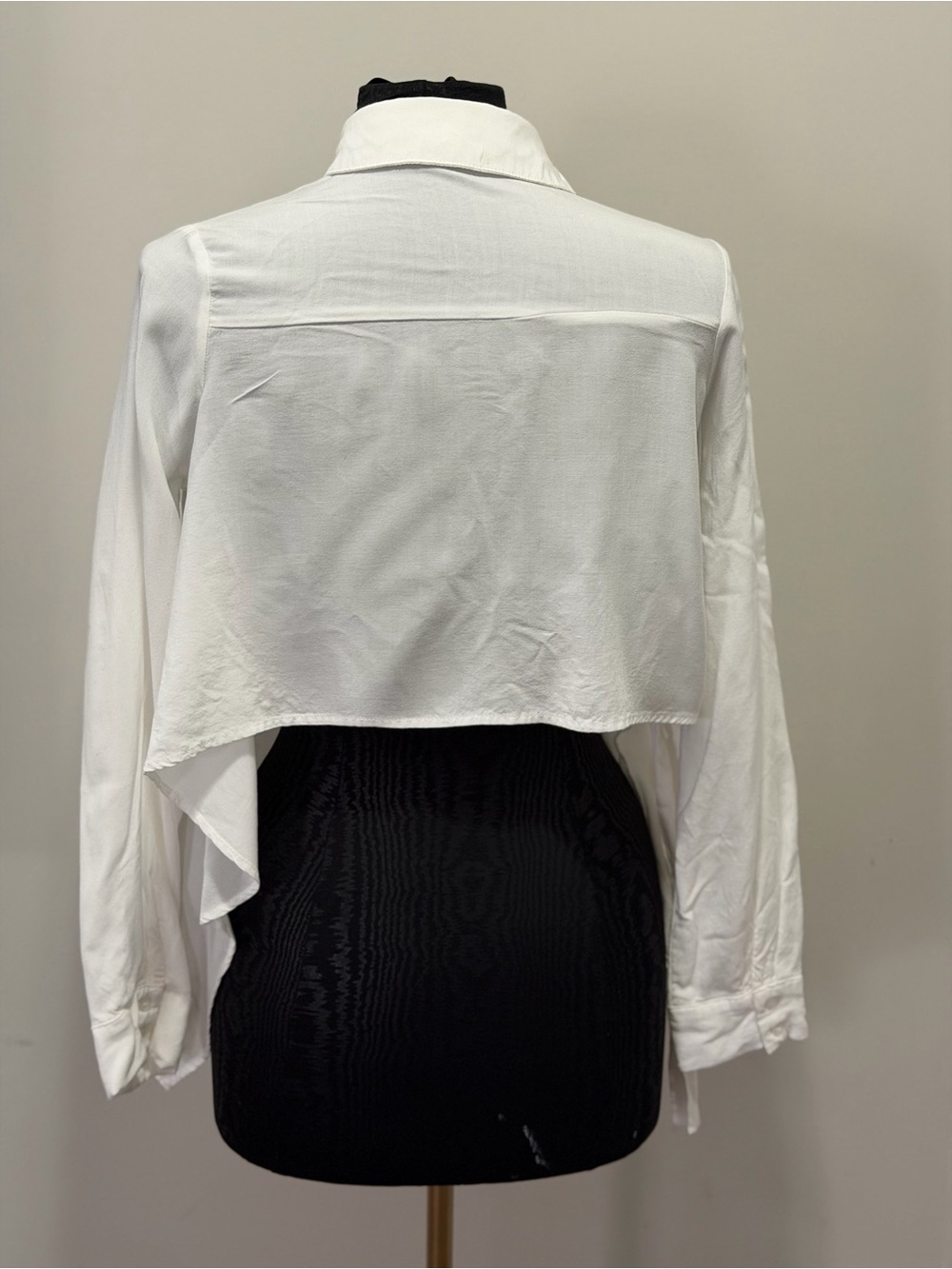 Women's White Button-Down Shirt with Point Collar size M - Picture 7 of 8